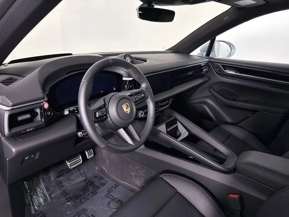 2025 Porsche Macan Electric - Image 4 of 5