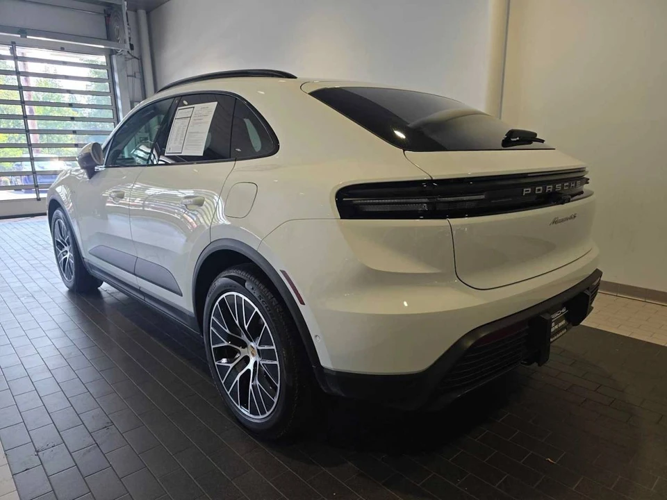 2025 Porsche Macan Electric - Image 3 of 4
