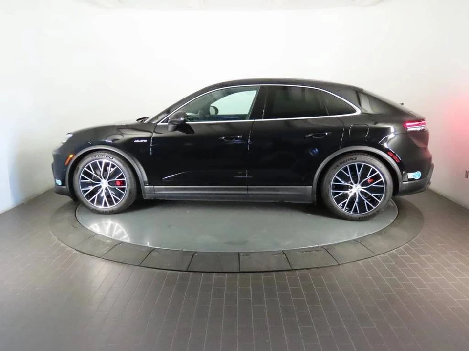 2025 Porsche Macan Electric - Image 2 of 5