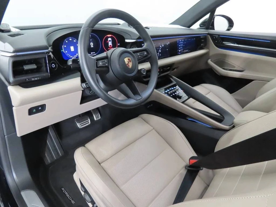2025 Porsche Macan Electric - Image 4 of 5