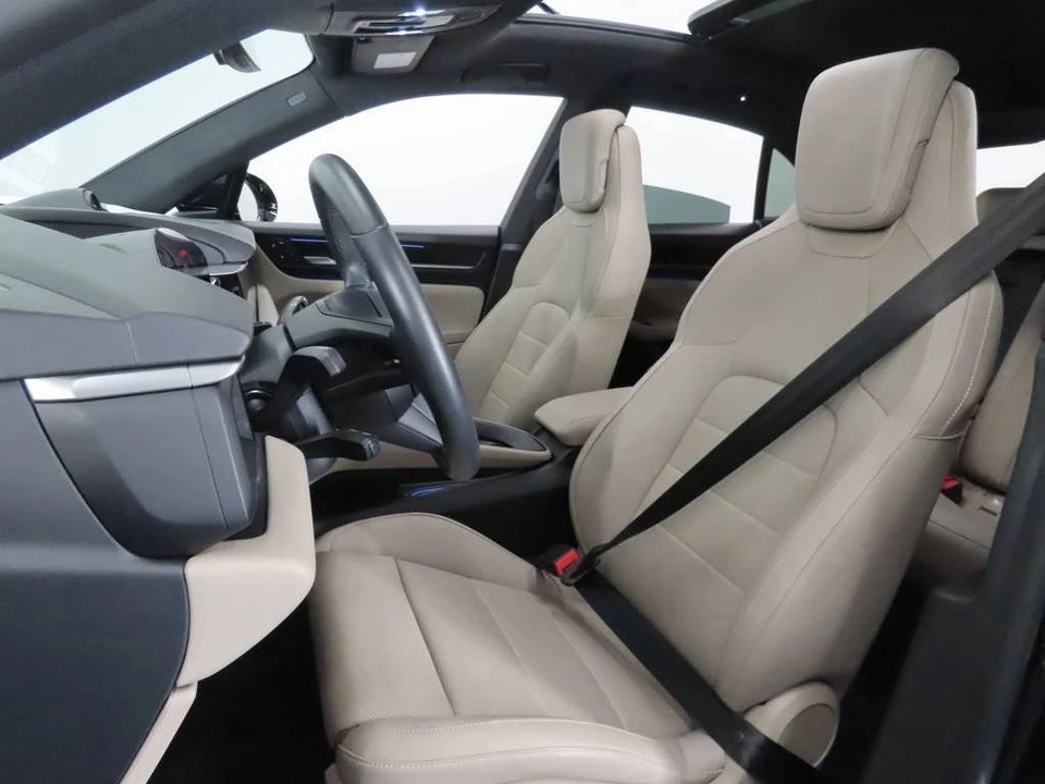 2025 Porsche Macan Electric - Image 5 of 5