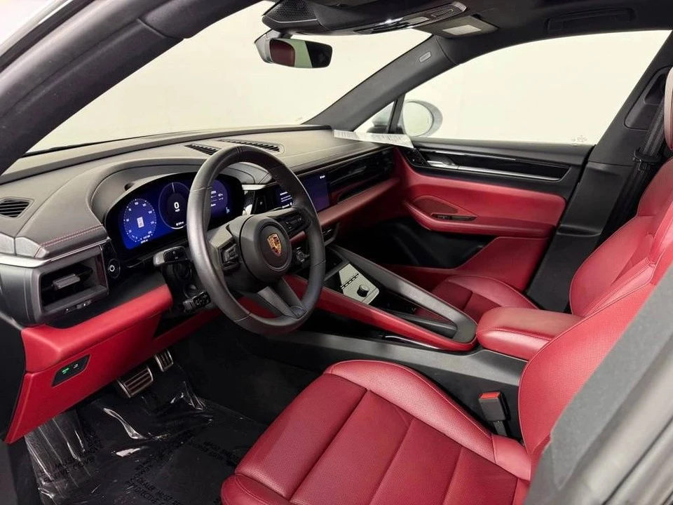 2025 Porsche Macan Electric - Image 4 of 5