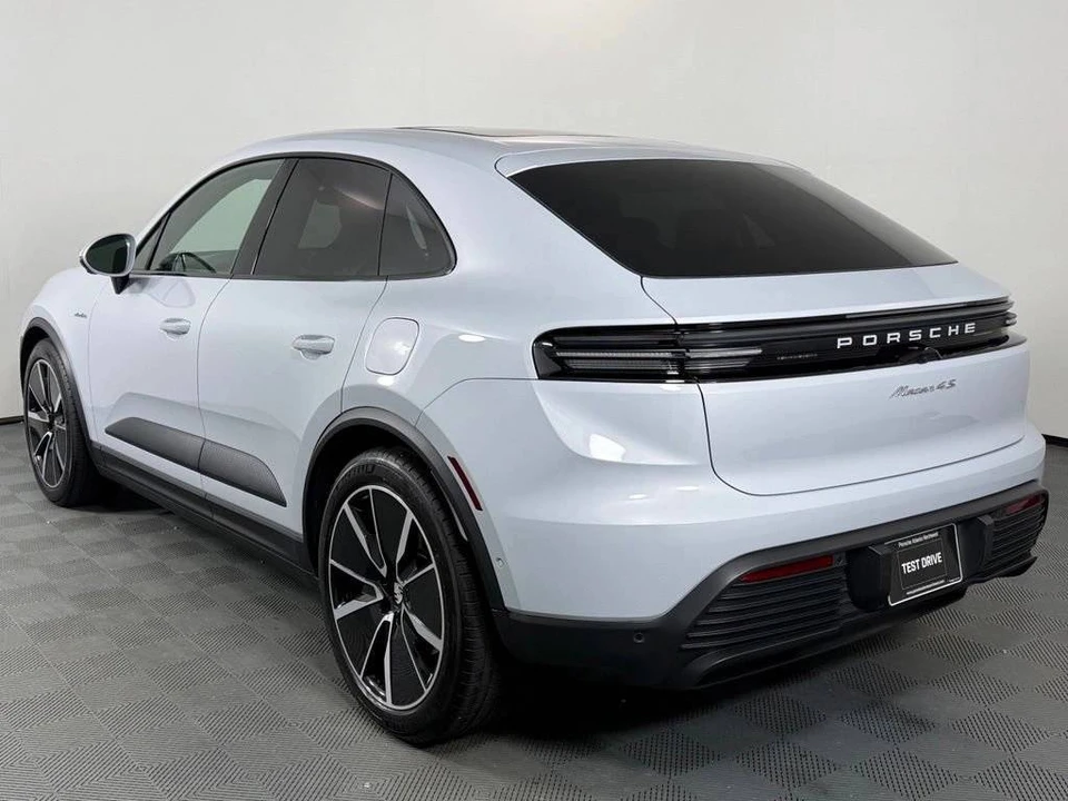 2025 Porsche Macan Electric - Image 3 of 5