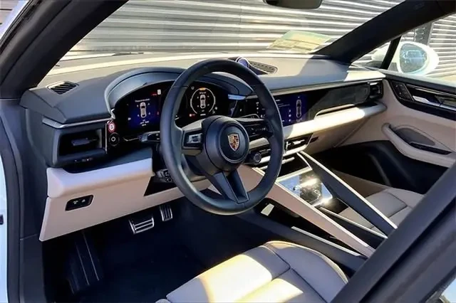 2025 Porsche Macan Electric - Image 4 of 14