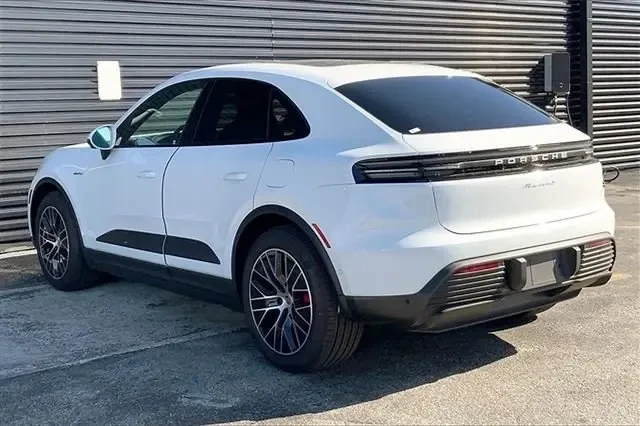 2025 Porsche Macan Electric - Image 3 of 14