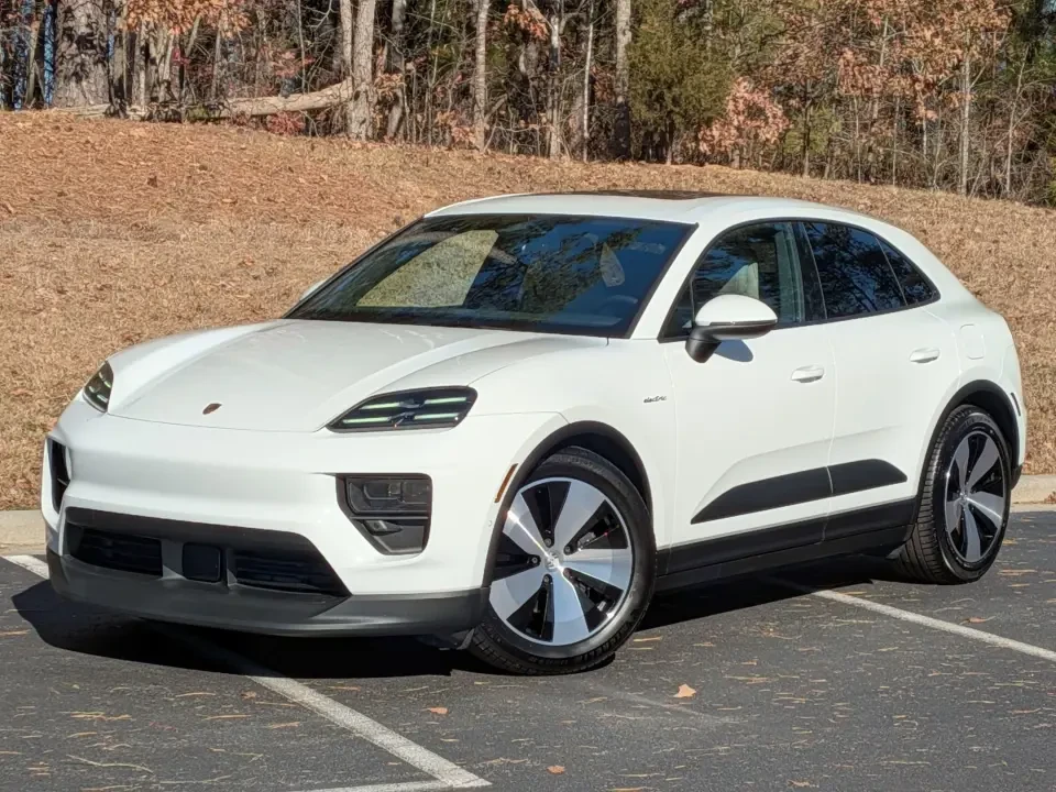 2025 Porsche Macan Electric - Image 12 of 14