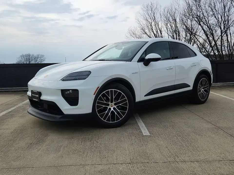 2025 Porsche Macan Electric - Image 13 of 14