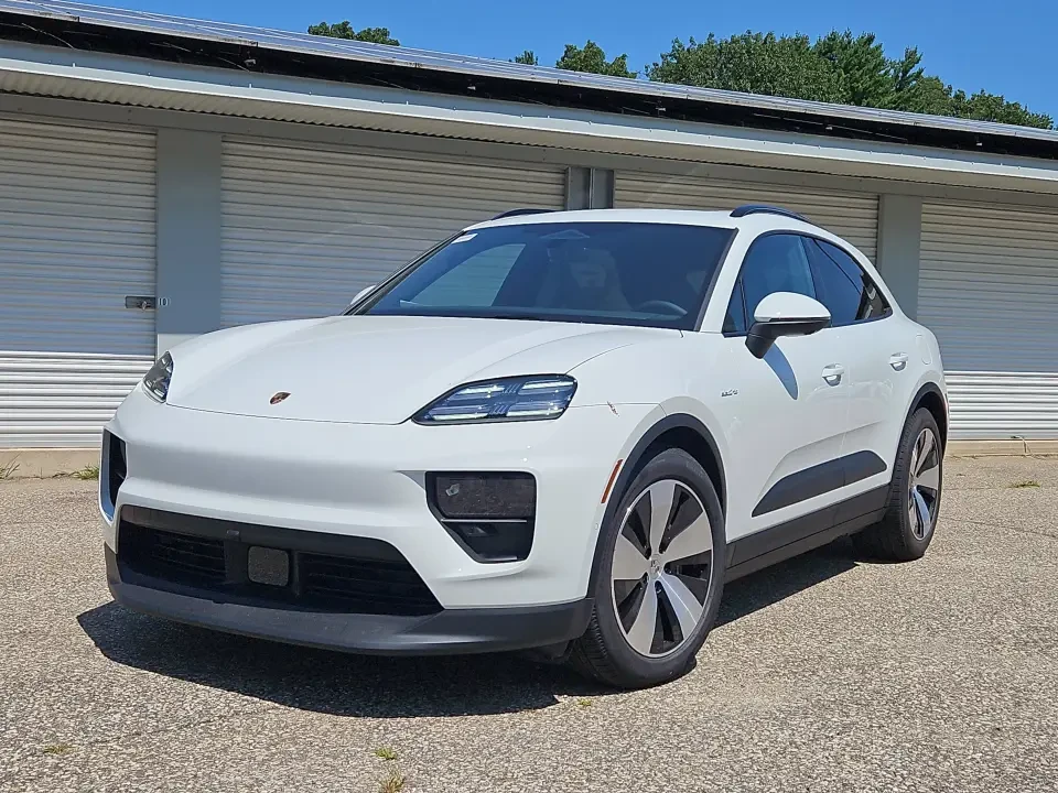 2025 Porsche Macan Electric - Image 11 of 14