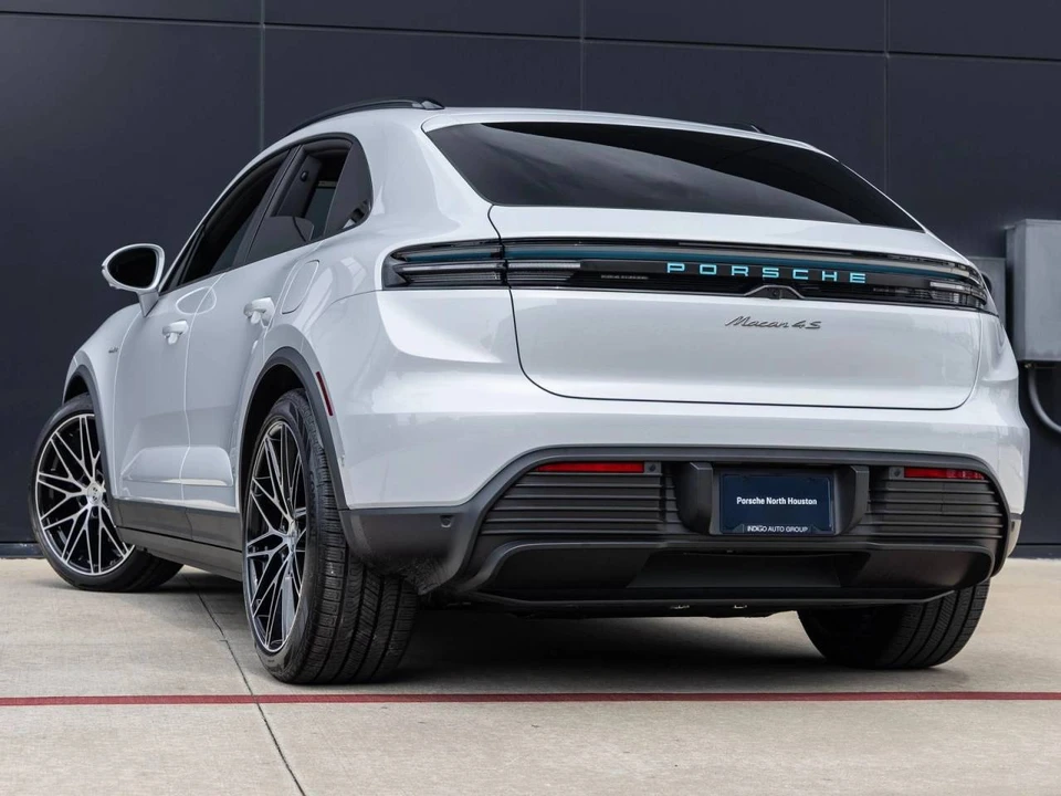 2025 Porsche Macan Electric - Image 3 of 5