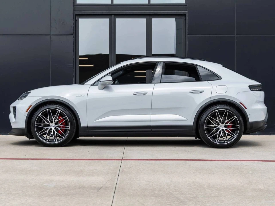 2025 Porsche Macan Electric - Image 2 of 5