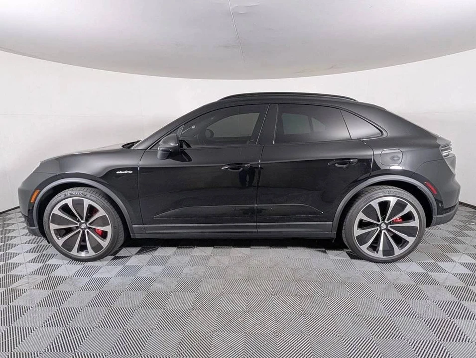 2025 Porsche Macan Electric - Image 2 of 5