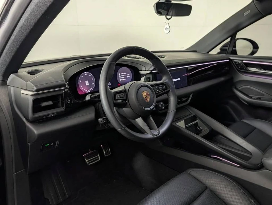 2025 Porsche Macan Electric - Image 4 of 5