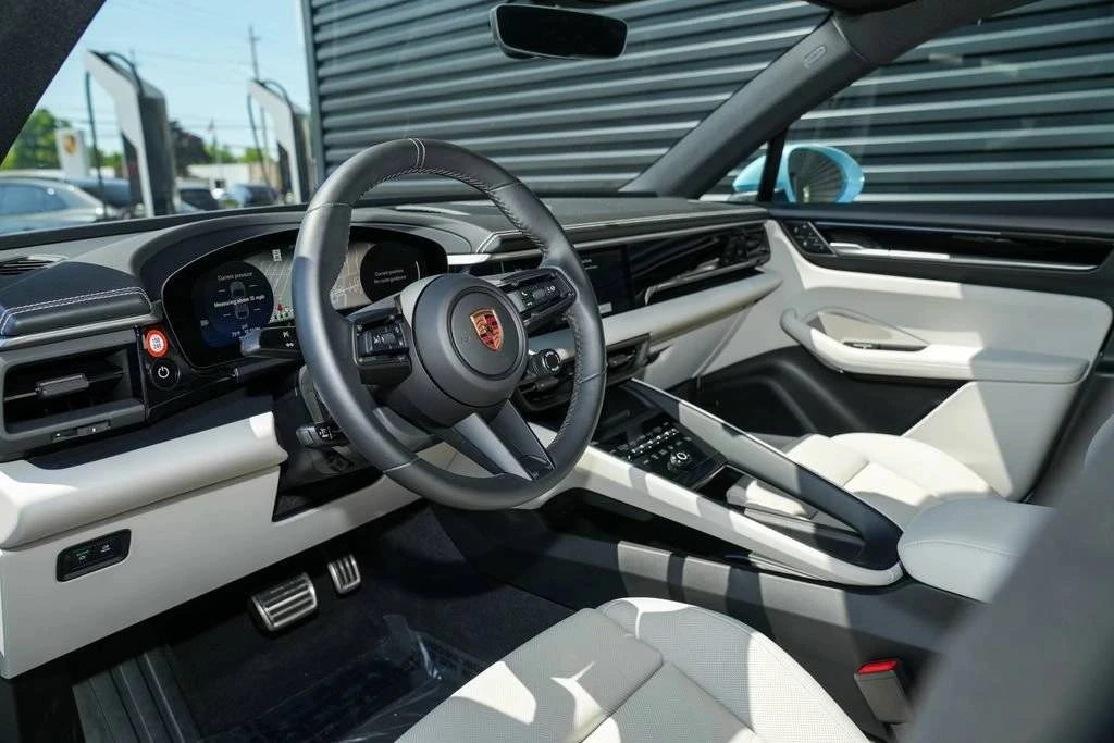 2025 Porsche Macan Electric - Image 4 of 5