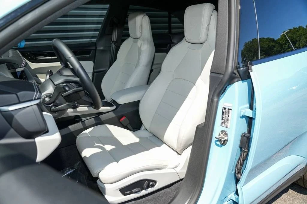 2025 Porsche Macan Electric - Image 5 of 5
