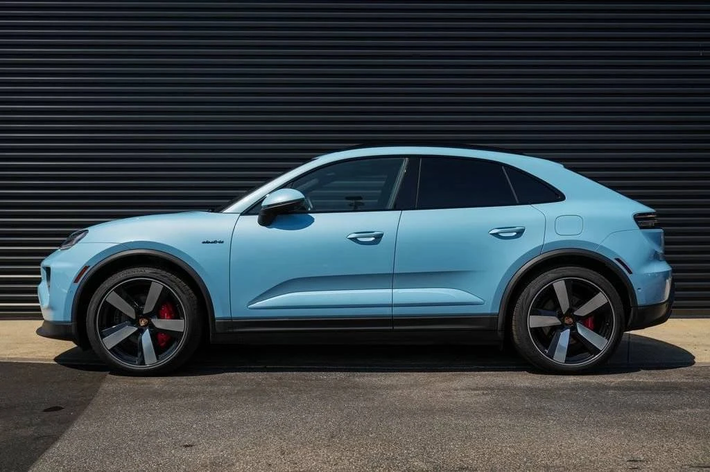 2025 Porsche Macan Electric - Image 2 of 5