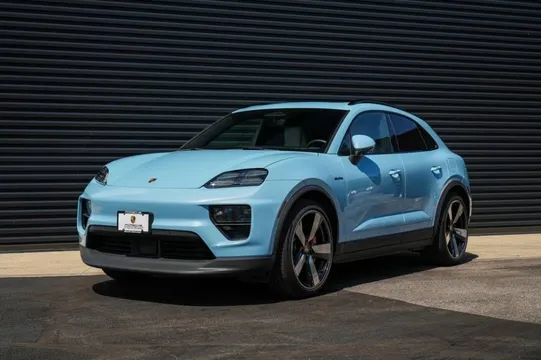 2025 Porsche Macan 4S Electric