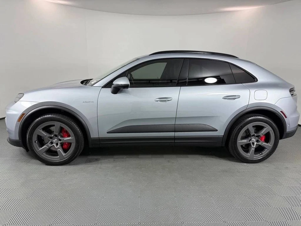 2025 Porsche Macan Electric - Image 2 of 5