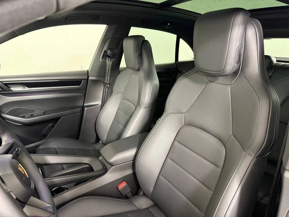2025 Porsche Macan Electric - Image 5 of 5