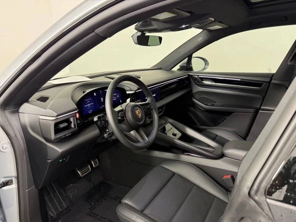 2025 Porsche Macan Electric - Image 4 of 5