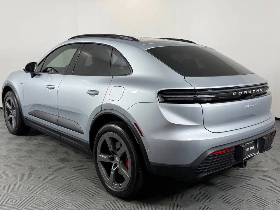 2025 Porsche Macan Electric - Image 3 of 5