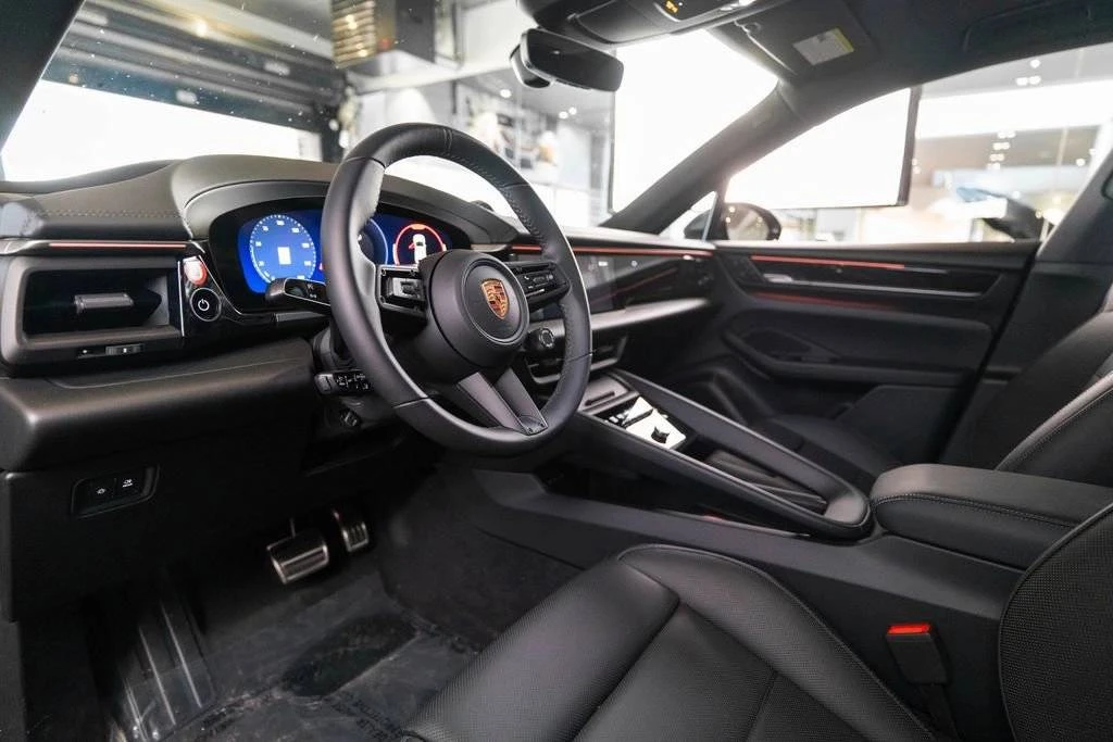 2025 Porsche Macan Electric - Image 4 of 5