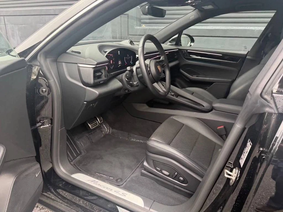2025 Porsche Macan Electric - Image 4 of 4