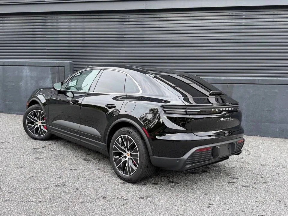 2025 Porsche Macan Electric - Image 3 of 4