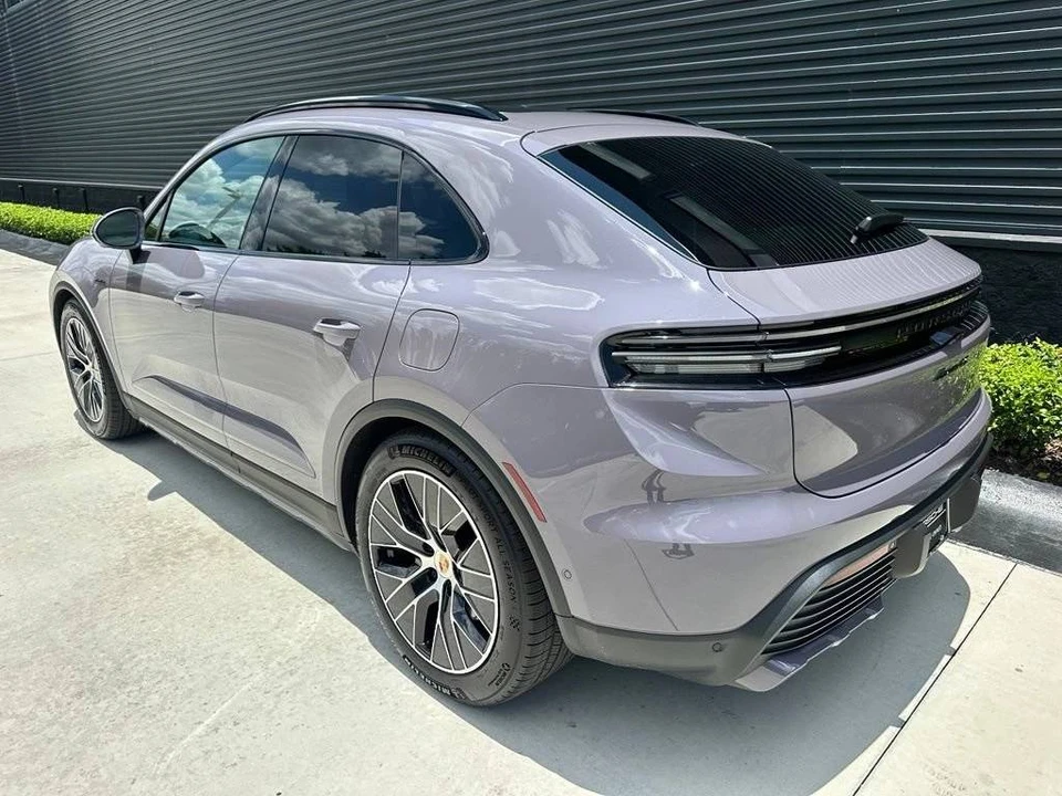 2025 Porsche Macan Electric - Image 3 of 5