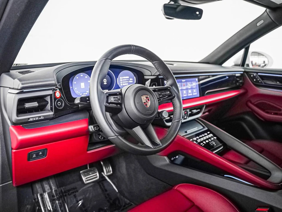 2025 Porsche Macan Electric - Image 4 of 5
