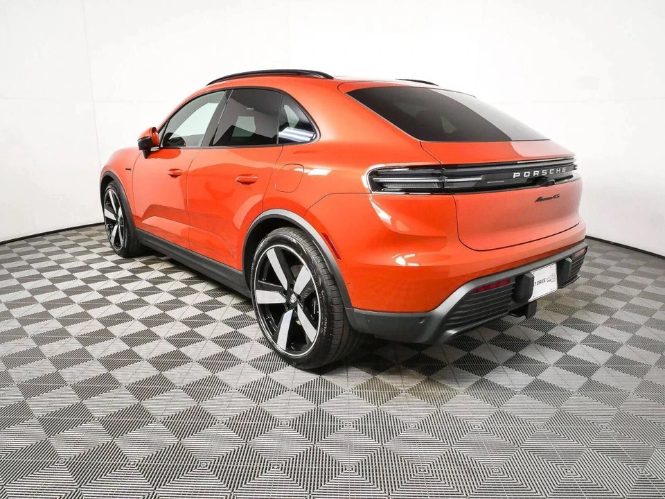 2025 Porsche Macan Electric - Image 3 of 4
