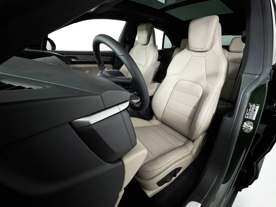 2025 Porsche Macan Electric - Image 5 of 5