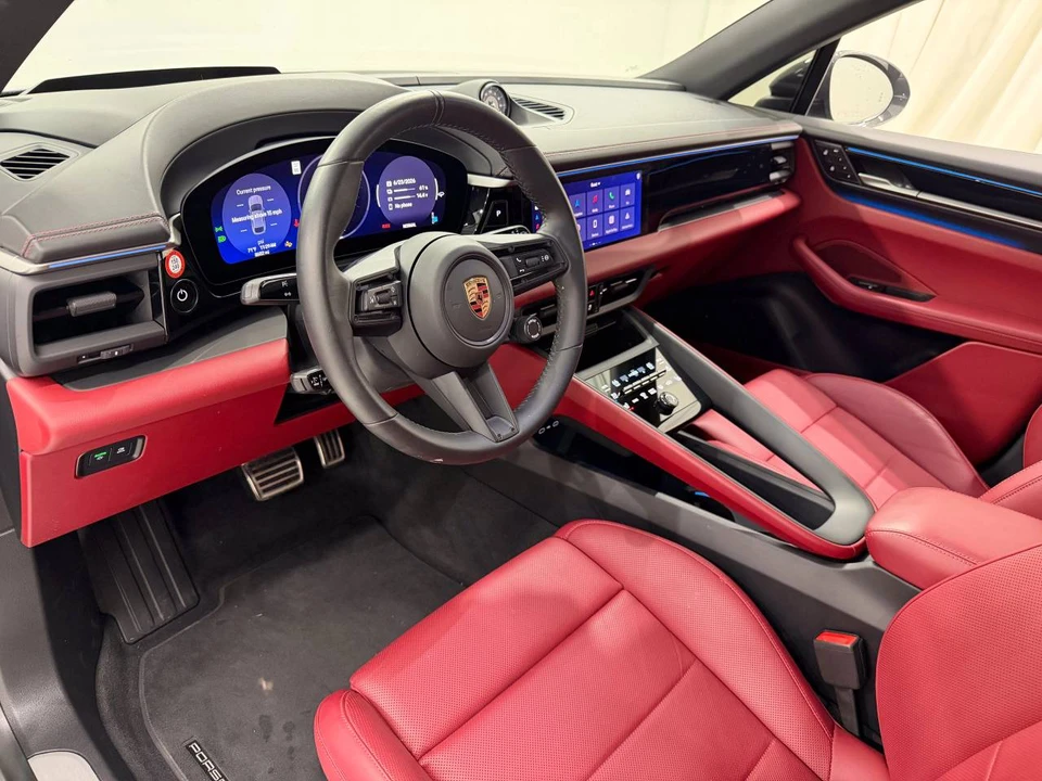 2025 Porsche Macan Electric - Image 4 of 5