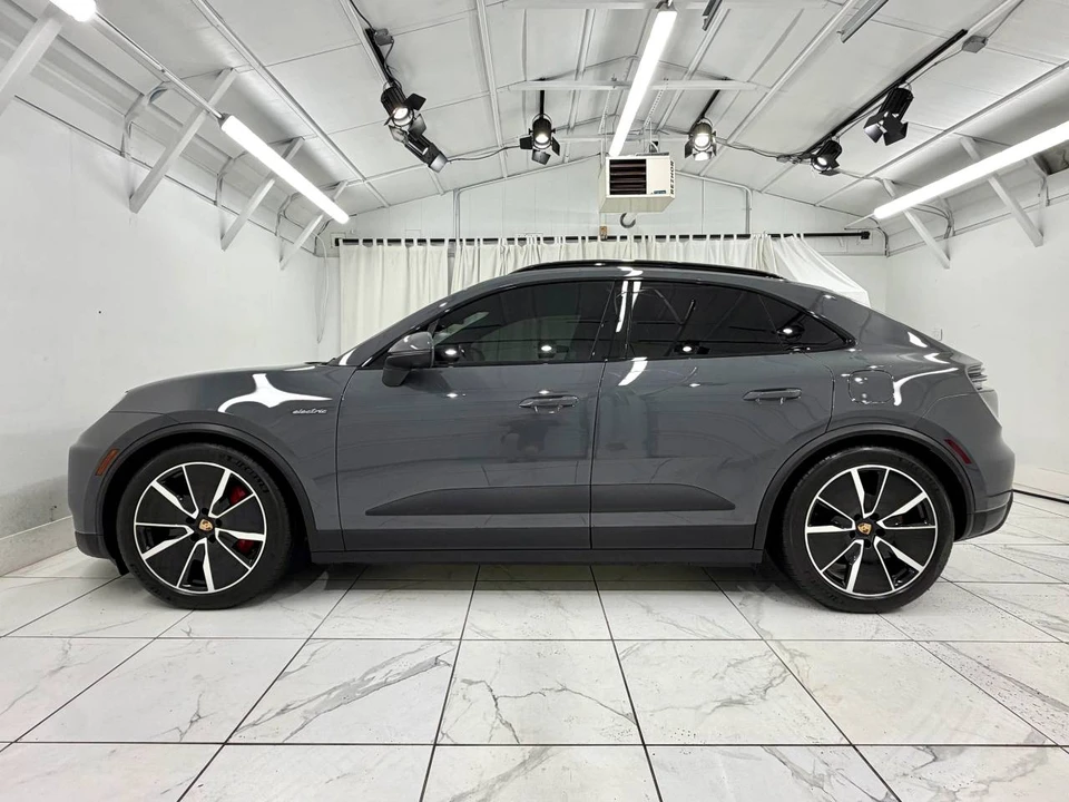 2025 Porsche Macan Electric - Image 2 of 5