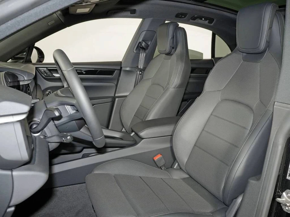 2025 Porsche Macan Electric - Image 5 of 5