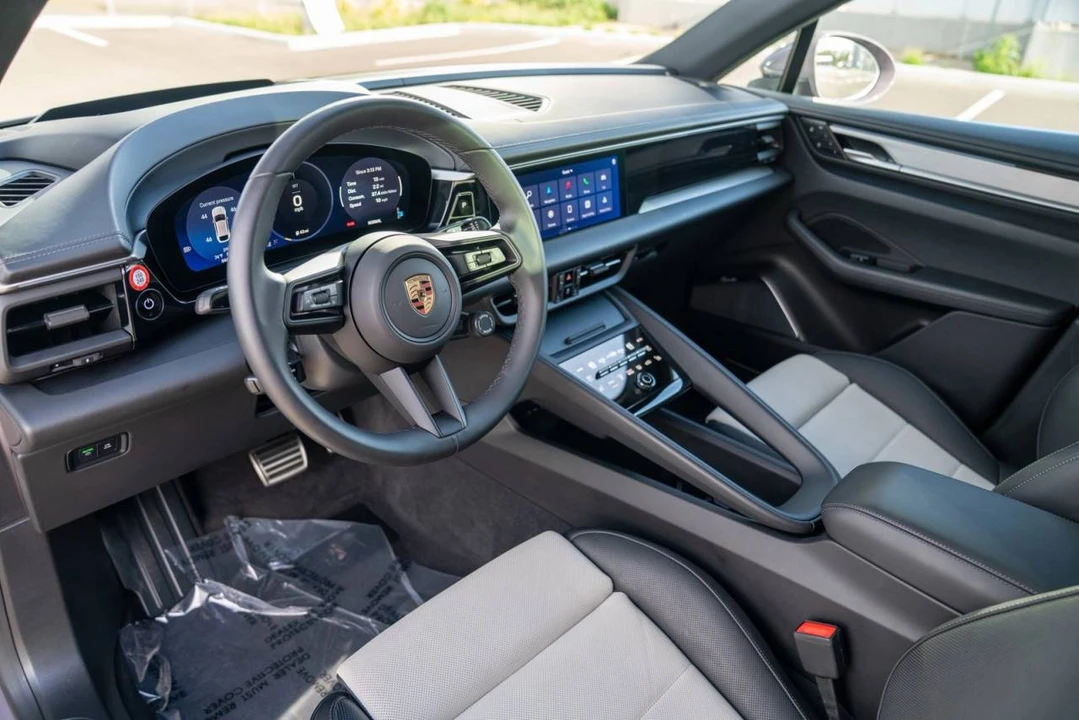 2025 Porsche Macan Electric - Image 4 of 5