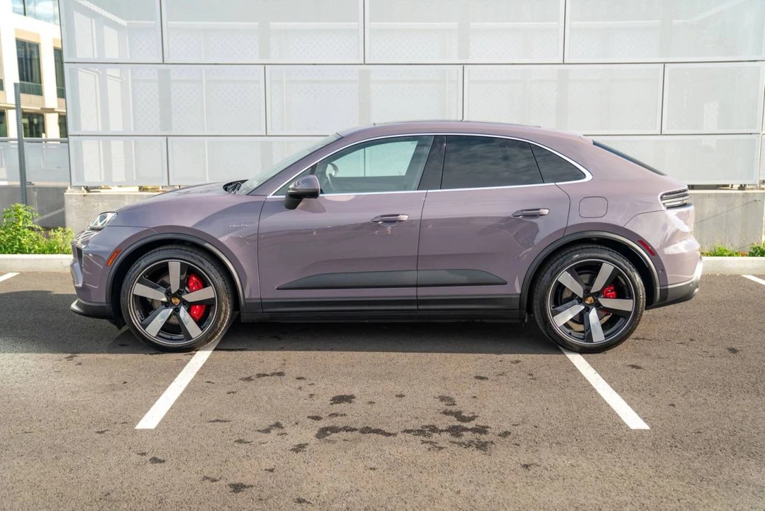 2025 Porsche Macan Electric - Image 2 of 5