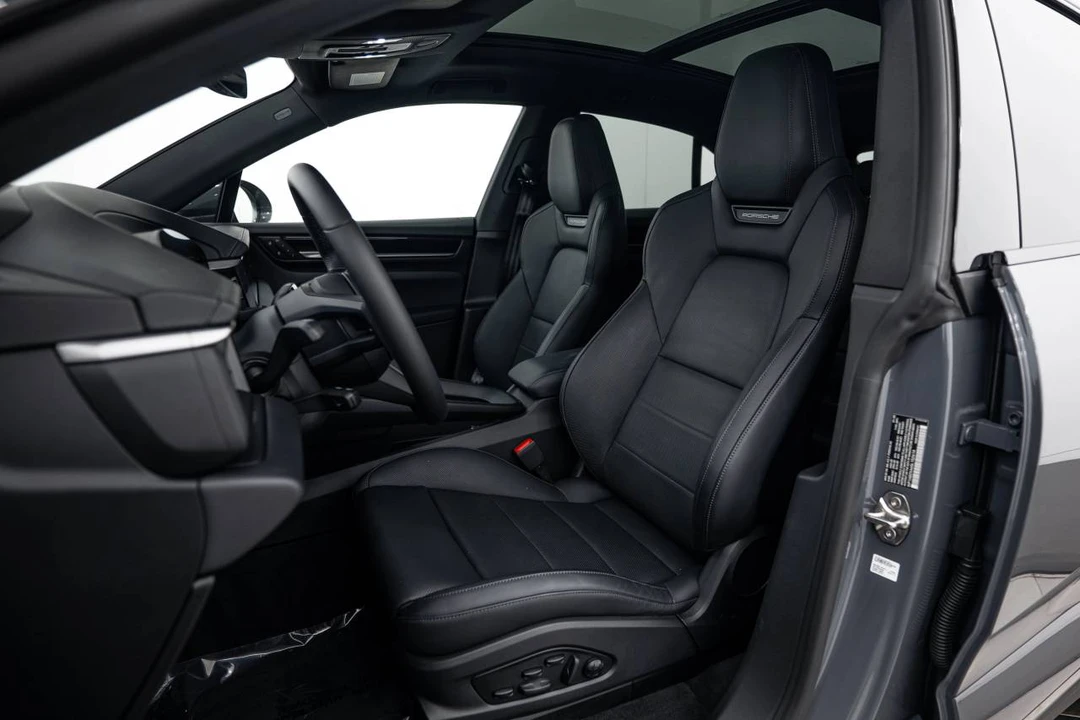2025 Porsche Macan Electric - Image 5 of 5