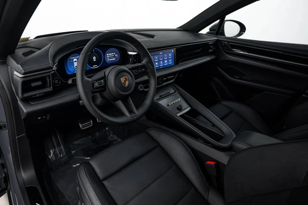 2025 Porsche Macan Electric - Image 4 of 5
