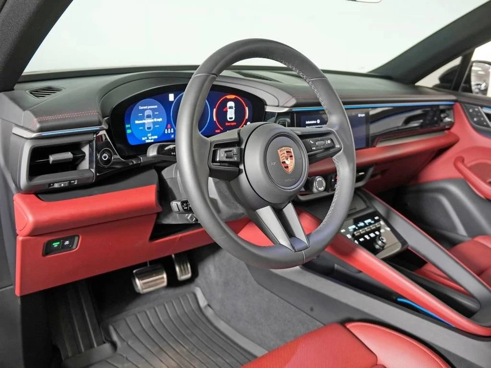 2025 Porsche Macan Electric - Image 4 of 5