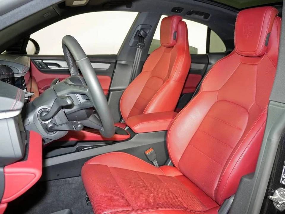 2025 Porsche Macan Electric - Image 5 of 5