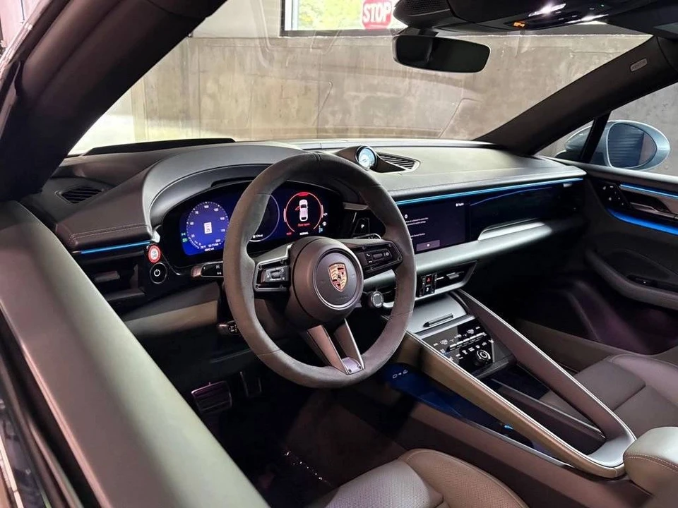 2025 Porsche Macan Electric - Image 4 of 4
