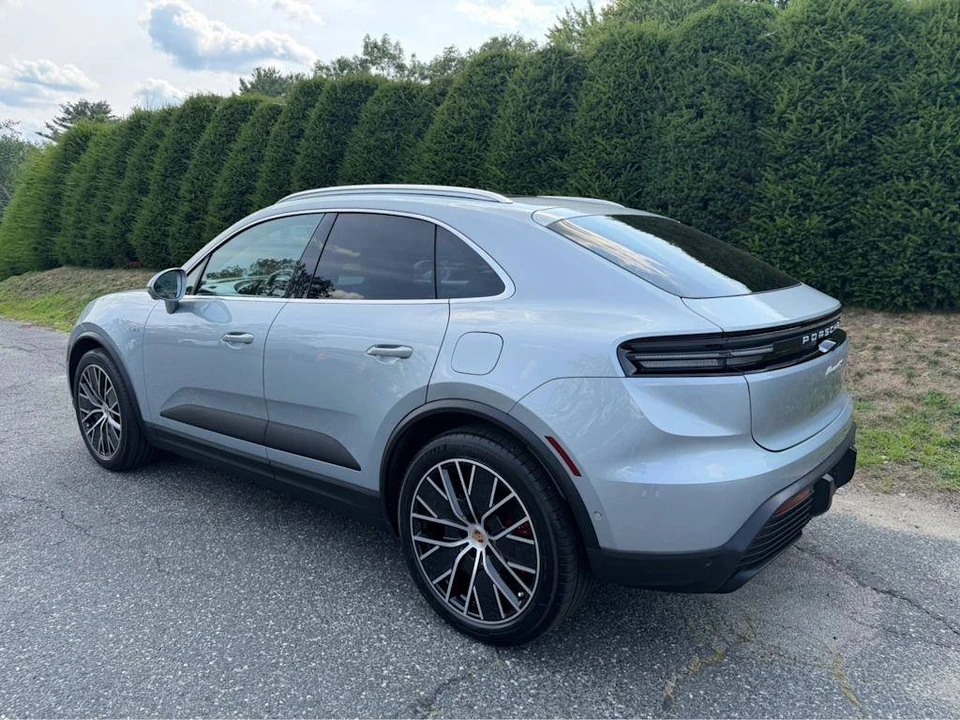 2025 Porsche Macan Electric - Image 3 of 4
