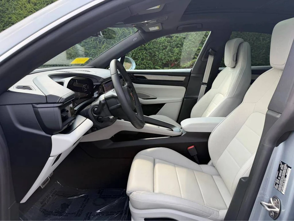 2025 Porsche Macan Electric - Image 4 of 4