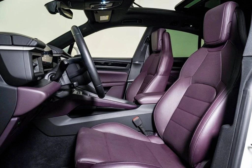 2025 Porsche Macan Electric - Image 5 of 5