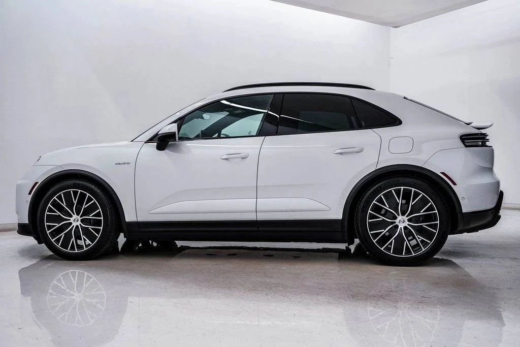 2025 Porsche Macan Electric - Image 2 of 5