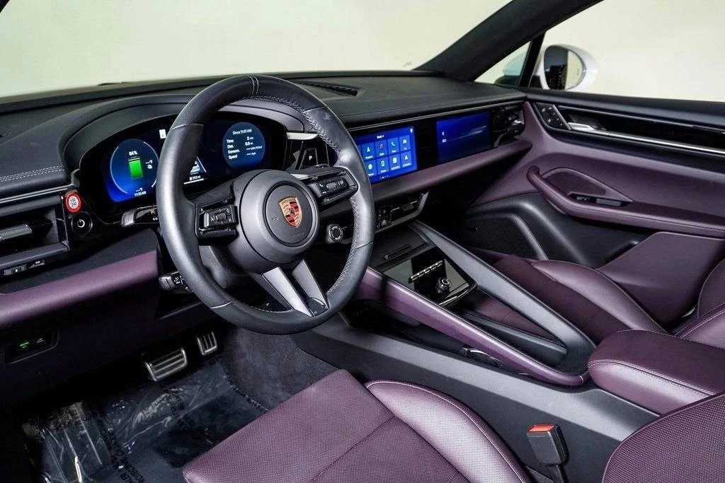 2025 Porsche Macan Electric - Image 4 of 5