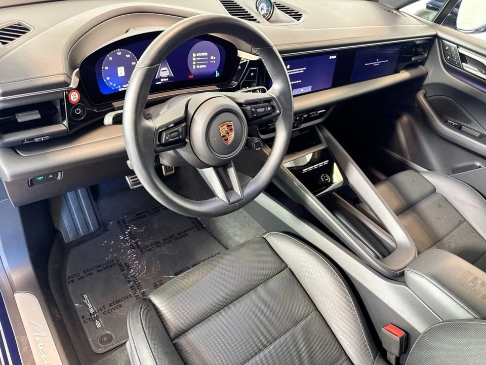 2025 Porsche Macan Electric - Image 4 of 5