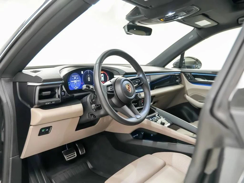2025 Porsche Macan Electric - Image 4 of 5