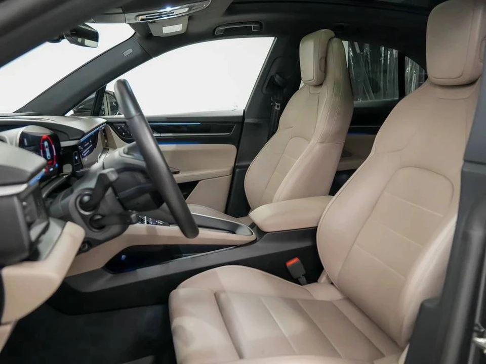 2025 Porsche Macan Electric - Image 5 of 5