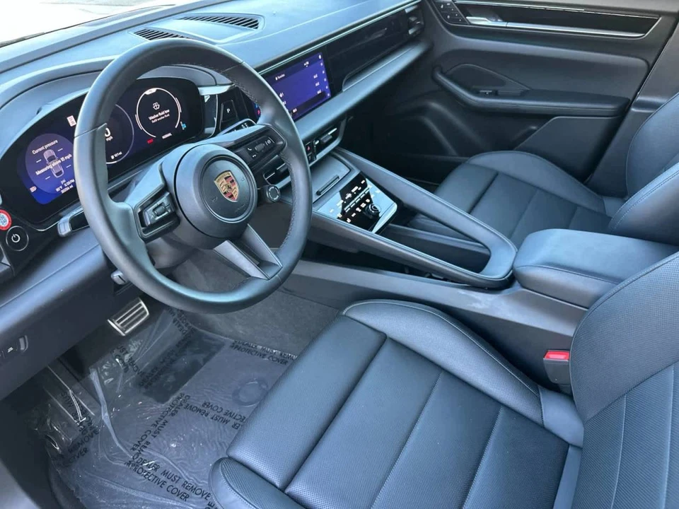 2025 Porsche Macan Electric - Image 4 of 5